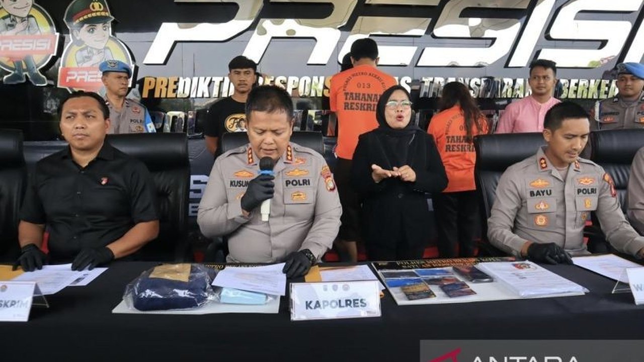 Polres Metro Bekasi Kota berhasil mengungkap kasus perekaman ART tanpa busana. Terungkap, motif di balik insiden perekaman ART ini melibatkan ancaman penyebaran video pribadi.
