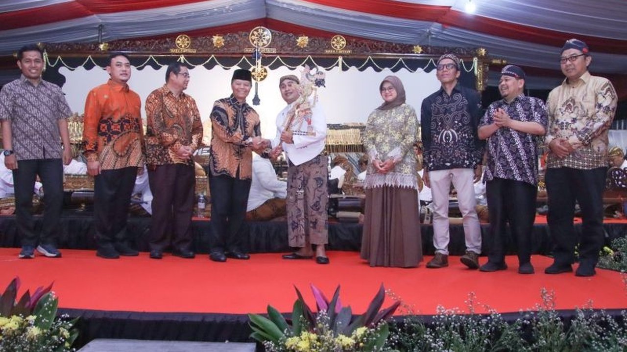 Wakil Ketua MPR HNW menekankan pentingnya Pelestarian Wayang Kulit Indonesia sebagai warisan budaya dunia agar tidak diklaim negara lain, seiring perayaan HUT ke-80 RI.
