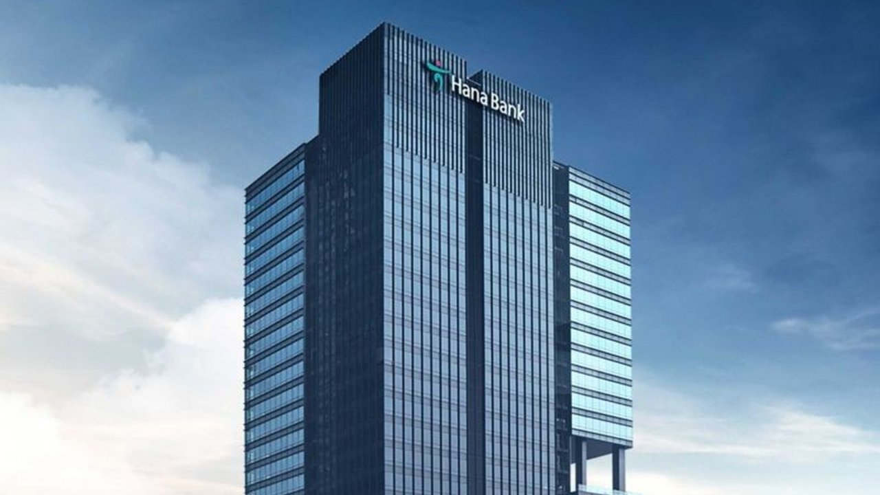 Hana Bank berhasil mencetak laba bersih sebesar Rp330,33 miliar pada Semester I 2025. Penasaran bagaimana Hana Bank laba bersih ini bisa melampaui rata-rata industri perbankan nasional?