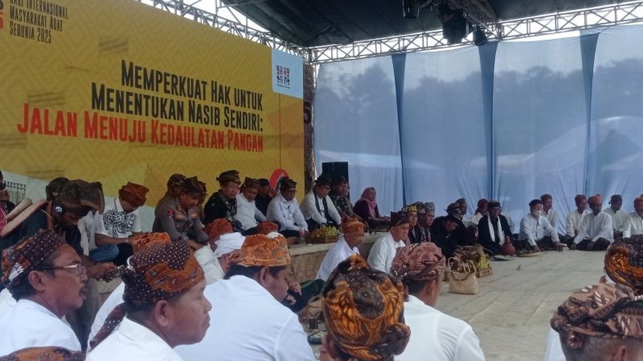 Sekretaris Jenderal AMAN mendesak DPR RI untuk segera mengesahkan RUU Masyarakat Adat yang telah diperjuangkan selama 14 tahun, demi pengakuan hak dan kelestarian budaya serta alam.