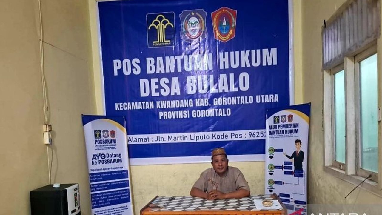 Kepala Desa Bulalo, Fiti K. Rahim, berhasil meraih Peacemaker Justice Award 2025 dari Kemenkumham, mengukuhkan perannya sebagai juru damai hukum di desa.