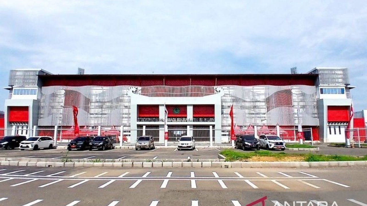 Polres Pamekasan kerahkan 876 personel untuk Pengamanan Laga Madura United FC vs Persis Solo. Antisipasi membludaknya penonton, semua tiket terjual habis!