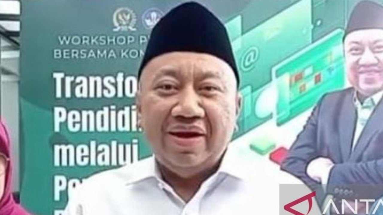 Wakil Ketua Komisi X DPR RI mendukung larangan Roblox bagi siswa karena kekhawatiran konten kekerasan dan dampak buruk pada prestasi. Apa bahaya tersembunyi di balik game ini?