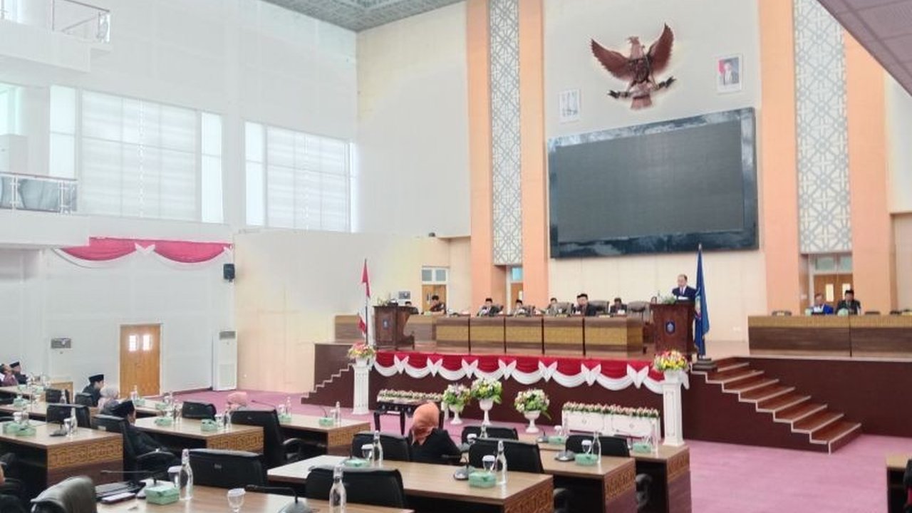 Pemerintah dan DPRD Lombok Tengah sukses rampungkan pembahasan Perubahan APBD 2025. Penyesuaian signifikan terjadi pada target pendapatan dan belanja daerah, termasuk capaian PAD yang mengejutkan.