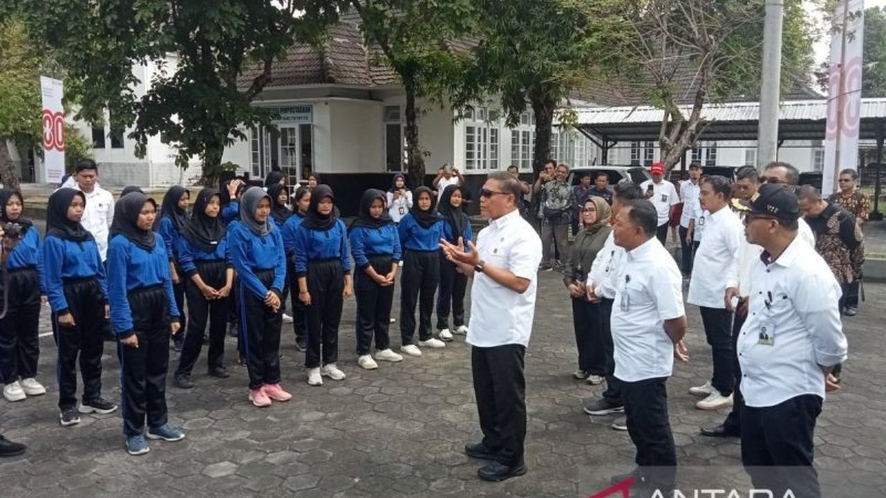 Kepala Staf Kepresidenan meninjau Sekolah Rakyat di Bantul, menegaskan komitmen pemerintah dalam menyediakan pendidikan berkualitas bagi keluarga kurang mampu melalui program Sekolah Rakyat.