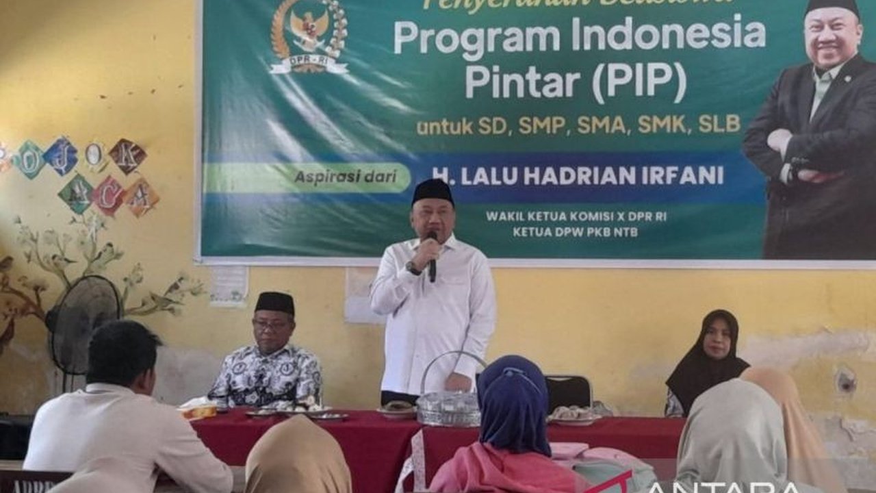 Wakil Ketua Komisi X DPR RI mengingatkan keras agar tidak ada pemotongan dana Program Indonesia Pintar (PIP) di NTB, menegaskan pentingnya beasiswa ini untuk pendidikan anak.