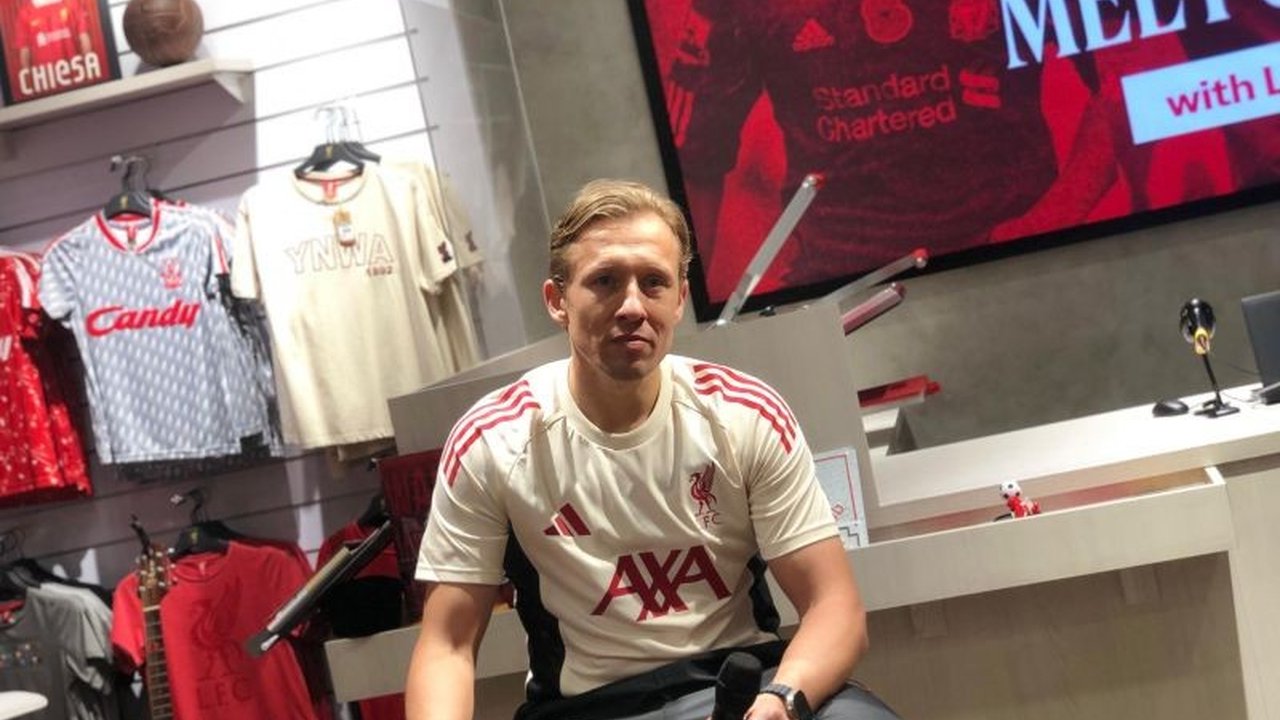 Legenda Liverpool Lucas Leiva menyatakan kegembiraannya atas pergerakan transfer Liverpool musim ini, meyakini rekrutan baru memperbesar peluang The Reds meraih lebih banyak trofi bergengsi.