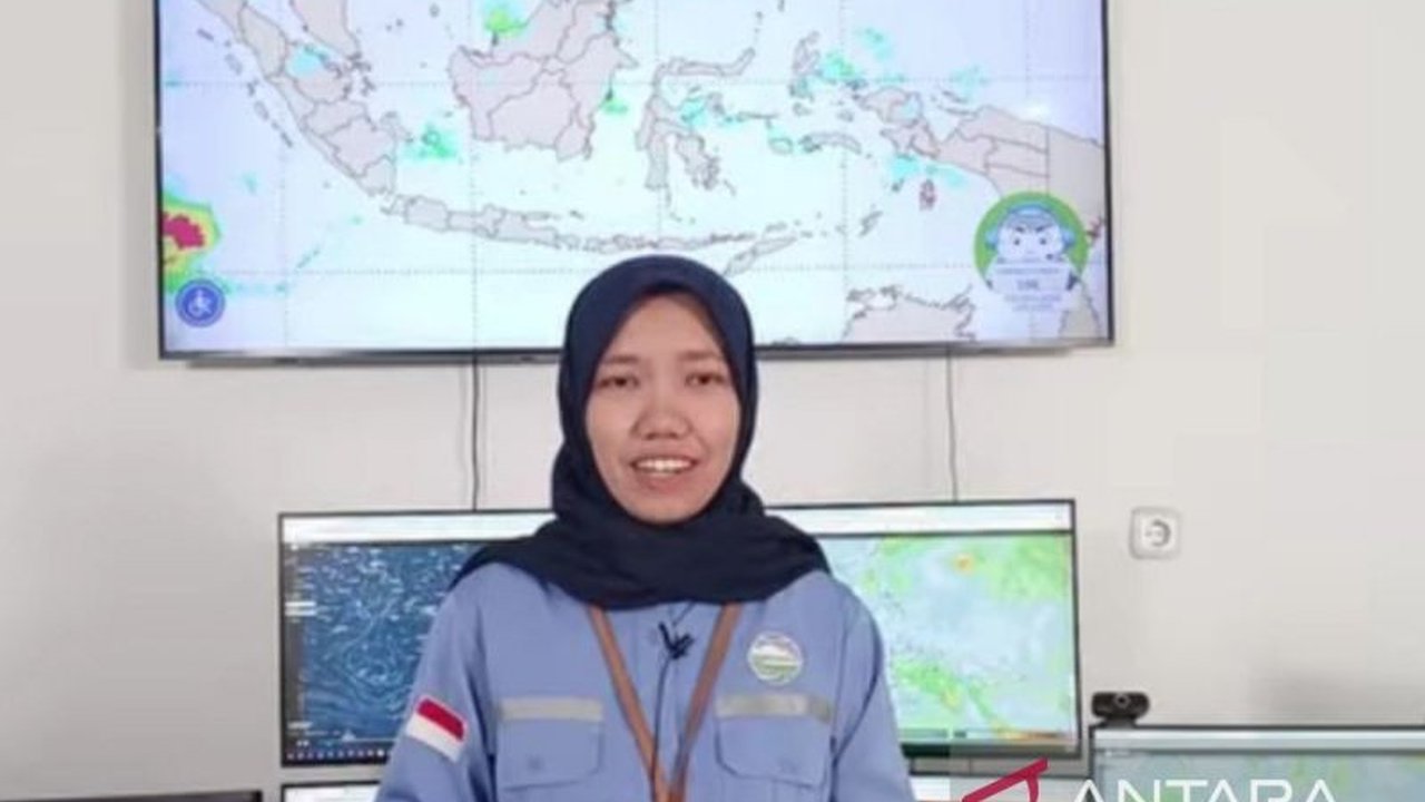 Badan Meteorologi Klimatologi dan Geofisika (BMKG) mengeluarkan peringatan dini cuaca ekstrem di Sumatera Utara pada 10 Agustus 2025, berpotensi hujan lebat, petir, dan angin kencang yang memicu bencana hidrometeorologi.