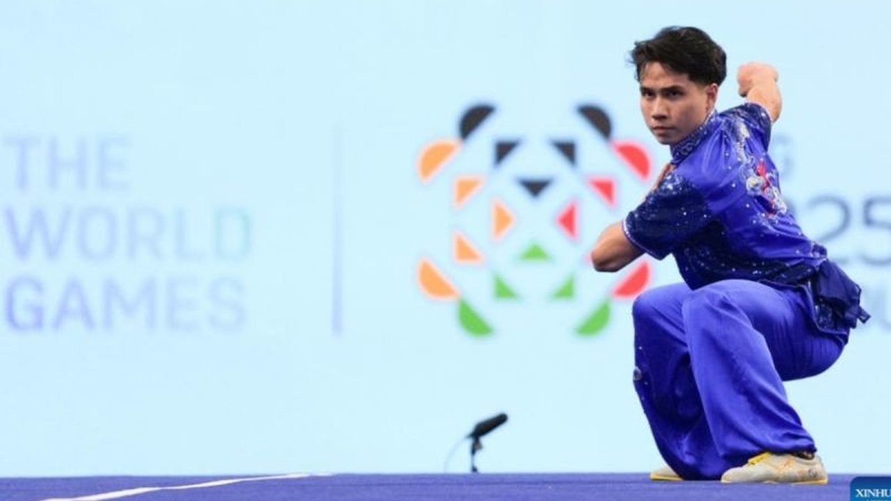 Atlet wushu kebanggaan Indonesia, Seraf Naro Siregar, berhasil meraih medali perak di The World Games 2025 Chengdu, menorehkan prestasi gemilang.