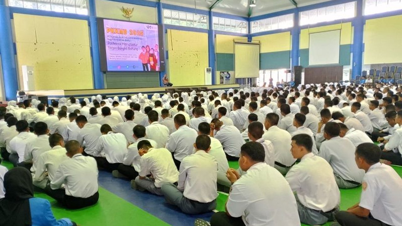 Direktur Polman Babel, Dr. I Made Andik Setiawan, menegaskan pentingnya pembentukan karakter mahasiswa untuk SDM unggul. Simak bagaimana Polman Babel mempersiapkan generasi tangguh.