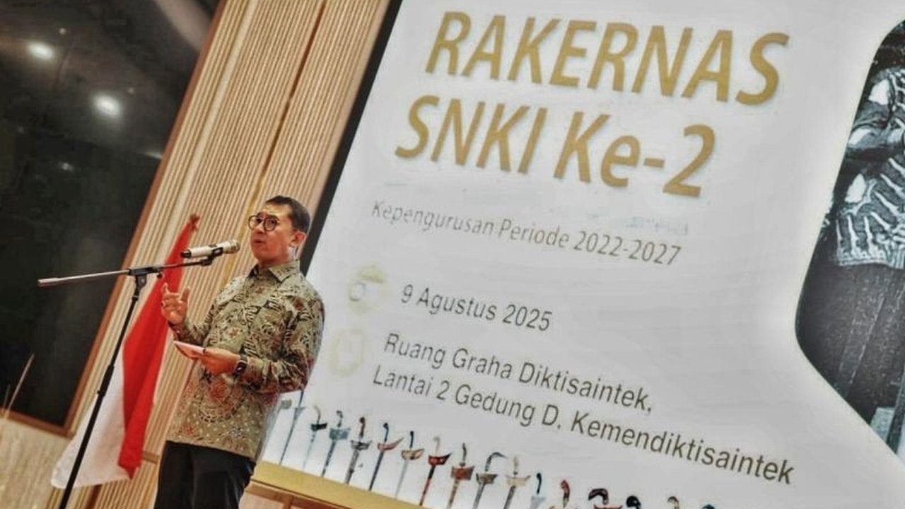 Menteri Kebudayaan Fadli Zon menekankan perlunya strategi dan evaluasi komprehensif untuk memajukan Budaya Keris di Indonesia. Apa langkah selanjutnya?