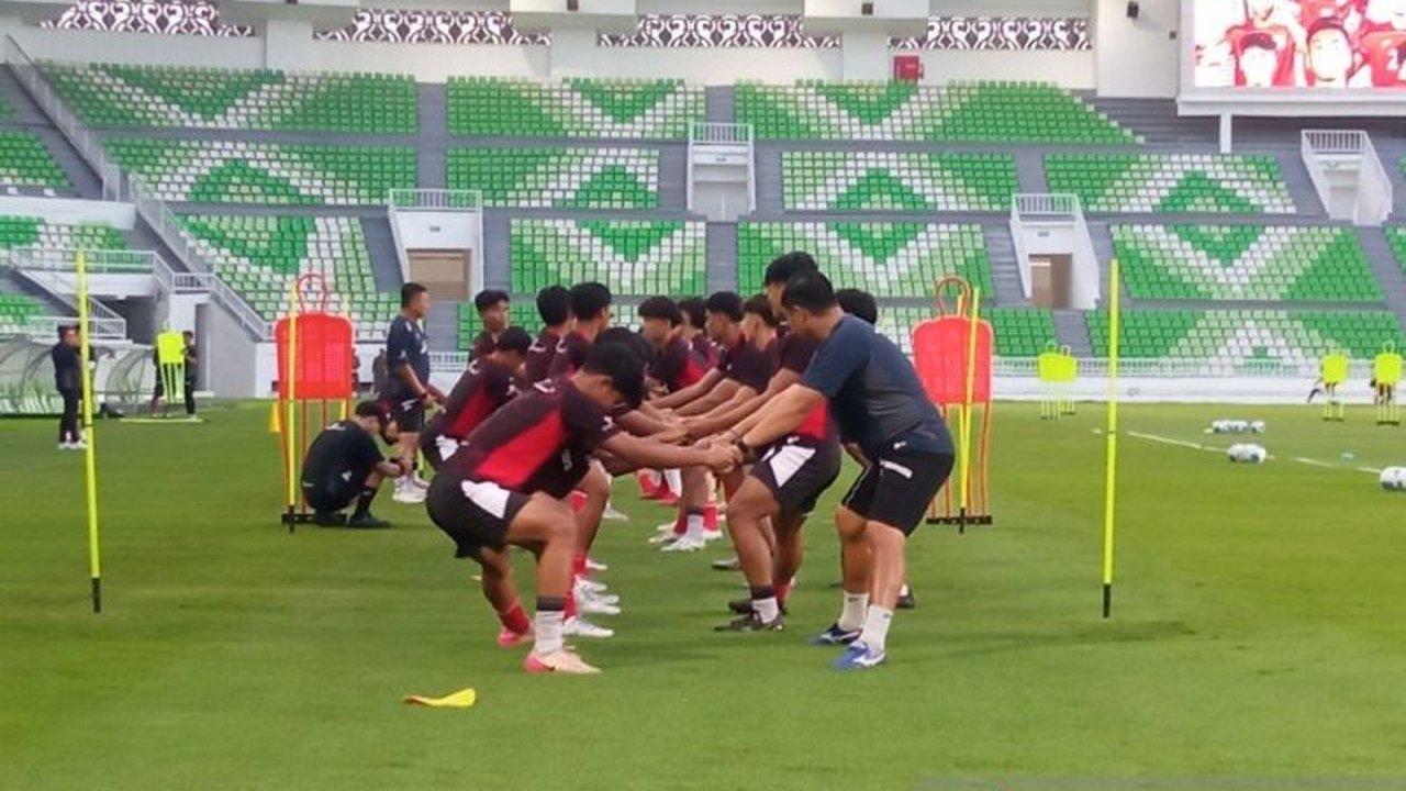 Timnas U17 Indonesia memulai latihan perdana di Stadion Utama Sumut sebagai persiapan Piala Kemerdekaan 2025, ajang pemanasan menuju Piala Dunia U-17 2025.