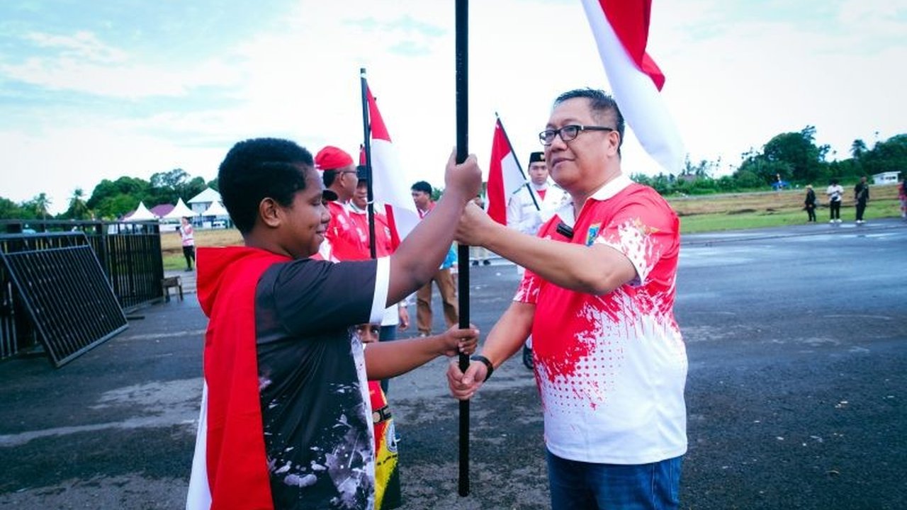 Papua Tengah meluncurkan Gerakan Pembagian 10 Juta Bendera Merah Putih dalam rangka HUT ke-80 RI, bertujuan menumbuhkan cinta tanah air dan persatuan. Apa makna di baliknya?