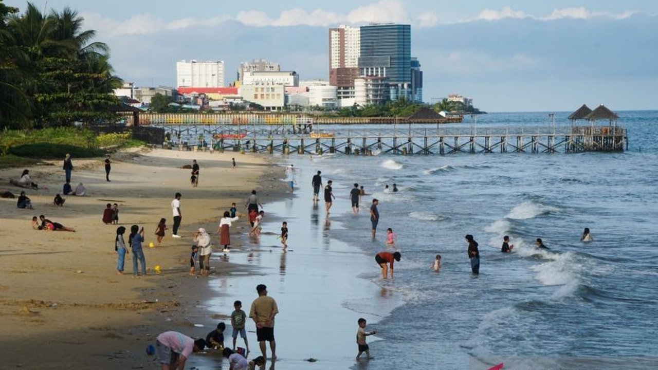 Kementerian Pariwisata merilis rekomendasi Destinasi Wisata HUT RI ke-80 dan acara menarik untuk mengisi libur panjang. Siap jelajahi sejarah dan budaya Indonesia?