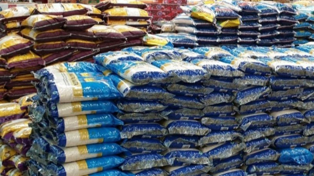 Polda Sumsel dan jajaran mengawasi ketat distribusi beras SPHP agar sesuai HET Rp12.500/kg. Ini upaya menjaga stabilitas harga dan pasokan pangan di wilayah.