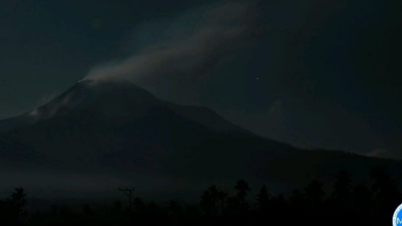 Fakta Erupsi Gunung Lewotobi Laki-laki: Lontarkan Abu 800 Meter, Status Awas Tetap Berlaku