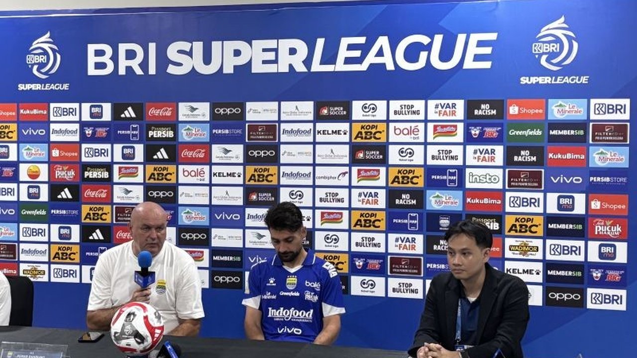 Pelatih Persib Bojan Hodak mengungkapkan rasa syukurnya atas kemenangan perdana Persib di Super League 2025/2026. Apa kunci sukses Maung Bandung di laga pembuka?