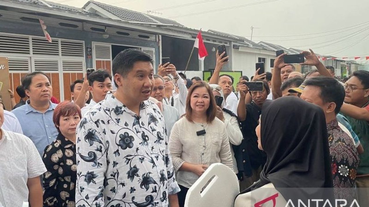 Menteri PKP Maruarar Sirait mendesak masyarakat melaporkan pengembang nakal yang tidak memenuhi komitmen PSU. Pemerintah siapkan dana triliunan untuk perumahan, namun tanggung jawab pengembang jadi sorotan.
