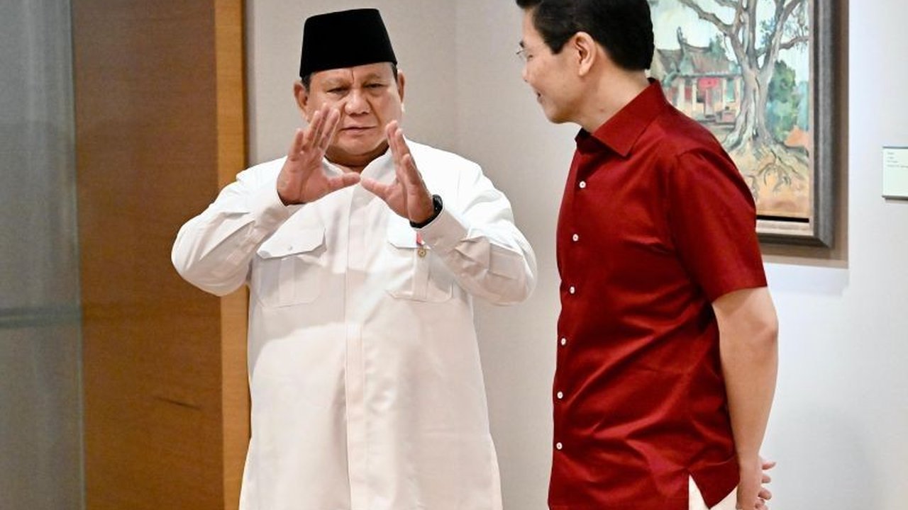 Kehadiran Presiden Prabowo di Hari Nasional Singapura 2025 disambut antusias publik, menandai komitmen erat Indonesia-Singapura. Simak detail momen pentingnya!