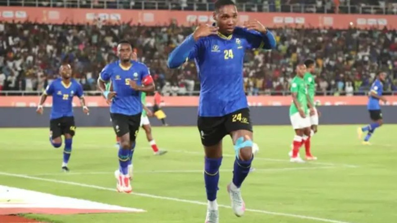 Tanzania berhasil mencetak sejarah dengan lolos ke perempat final CHAN 2024 untuk pertama kalinya usai kalahkan Madagaskar, sementara Mauritania juga raih kemenangan penting.