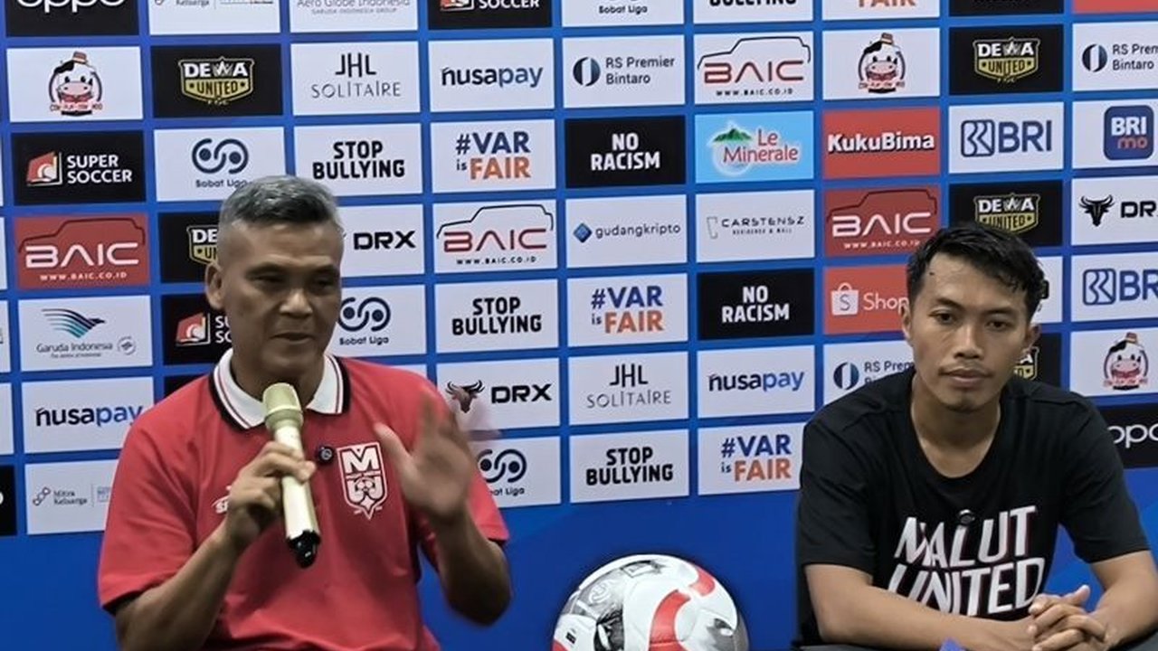 Pelatih lokal Hendri Susilo berhasil memimpin Malut United meraih kemenangan 3-1 atas Dewa United. Simak strategi dan kunci suksesnya di balik debut manis ini!