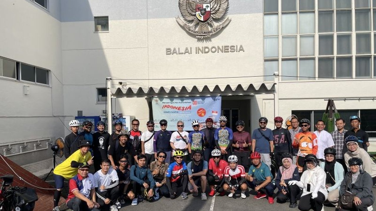 Jelang HUT ke-80 RI, puluhan WNI di Jepang merayakan kemerdekaan dengan Gowes Santai. Simak keseruan dan tujuan di balik kegiatan sehat ini yang mempererat silaturahmi.