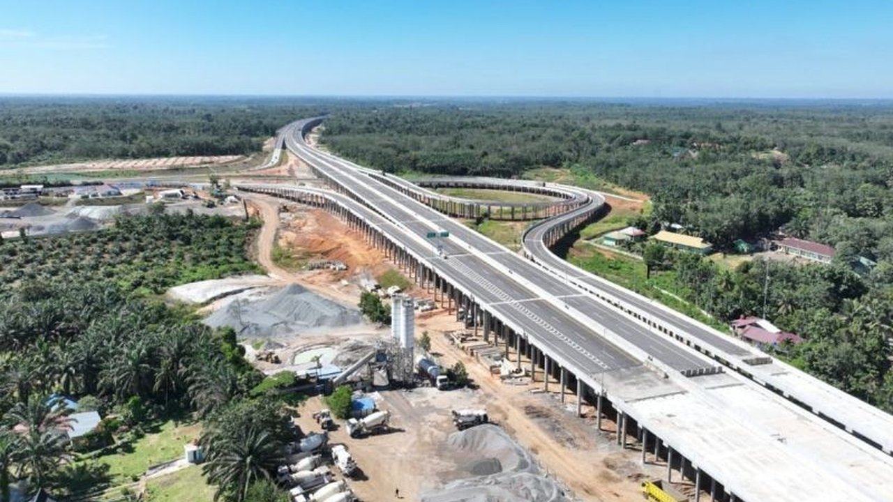 Menteri PU Dody Hanggodo tegaskan kehadiran Tol Betung-Tempino-Jambi akan memperkuat konektivitas Trans Sumatera, pangkas waktu tempuh dan dorong ekonomi baru.