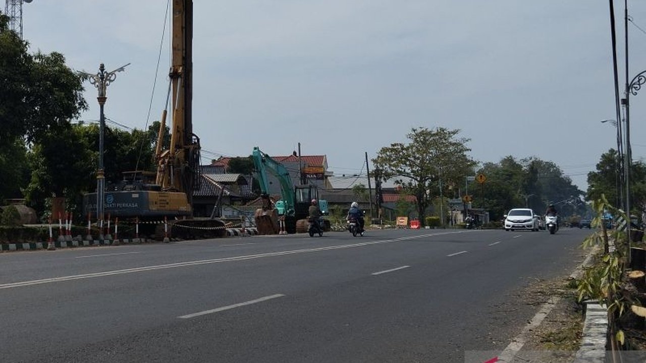 Pemerintah Provinsi Jawa Tengah memproyeksikan Kudus sebagai hub utama dalam rencana pembangunan transportasi massal lintas kabupaten. Proyek ini akan dimulai 2026. Apa dampaknya bagi mobilitas warga?