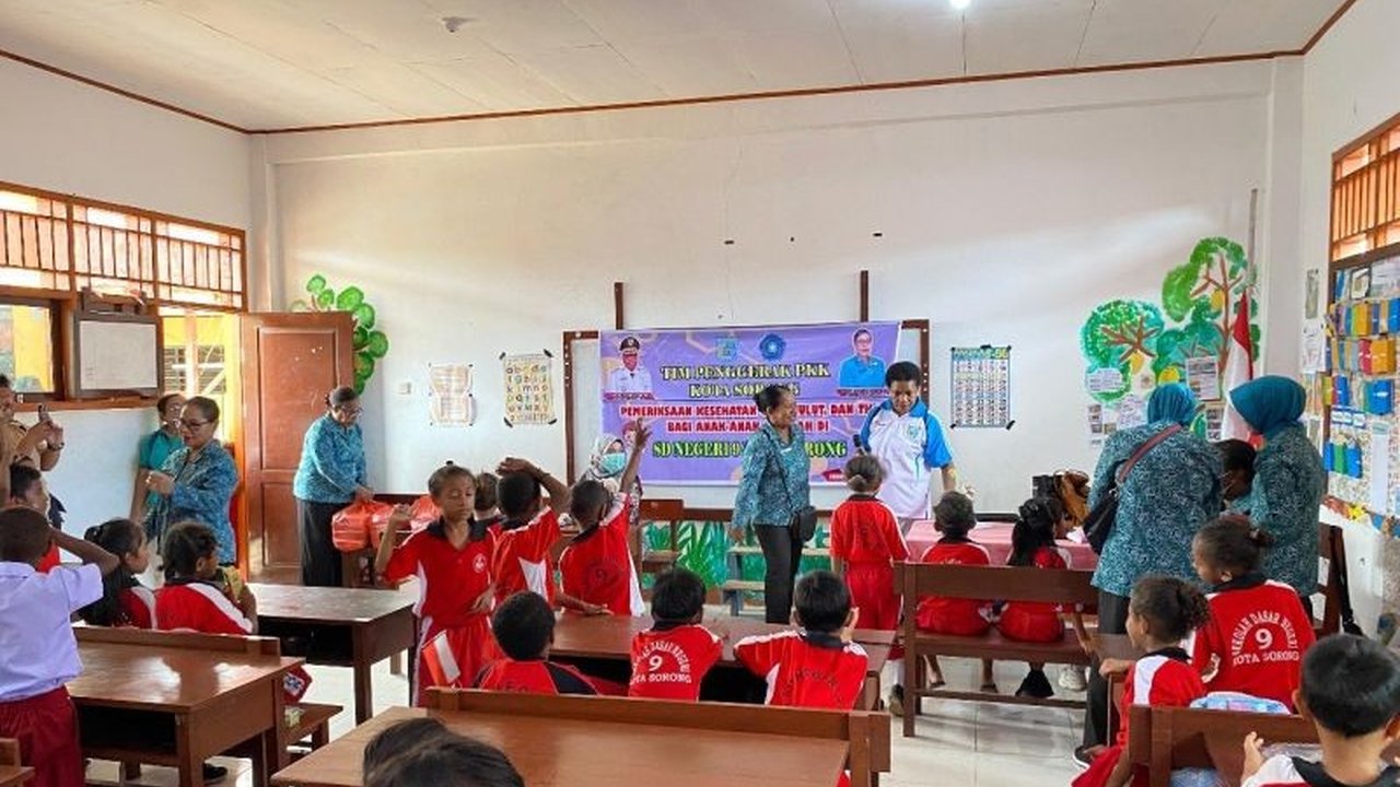 TP PKK Kota Sorong menyelenggarakan pemeriksaan kesehatan anak SD gratis, fokus pada gigi, mulut, dan THT. Mengapa aspek ini krusial bagi tumbuh kembang dan konsentrasi belajar?