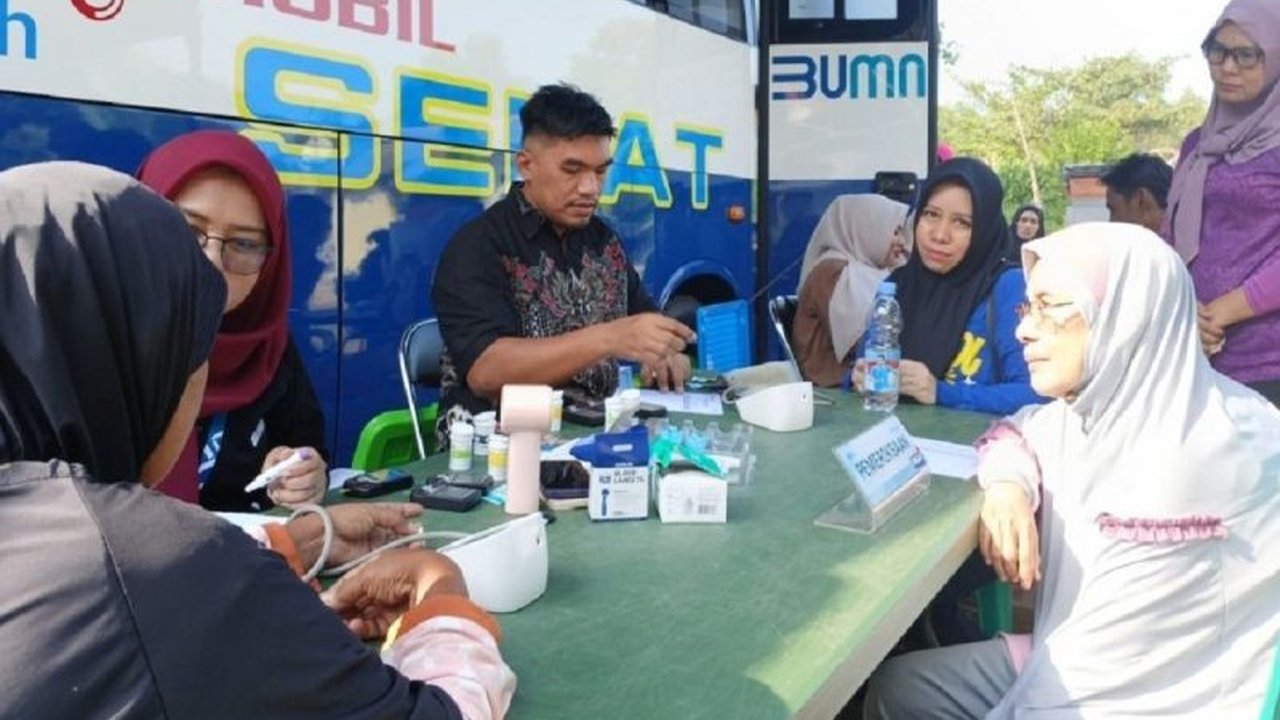 Program Mobil Sehat Timah sukses layani ratusan warga Teluk Rubiah dan Tanjung Pakda dengan pemeriksaan dan pengobatan gratis, wujudkan komitmen PT Timah tingkatkan kesehatan.