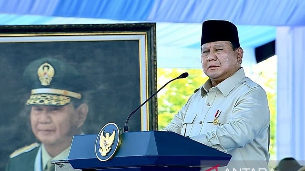 Presiden Prabowo Subianto menegaskan pentingnya Prabowo Ingatkan Komandan TNI untuk memimpin dari depan di daerah kritis, memotivasi prajurit, dan meresmikan struktur baru TNI.
