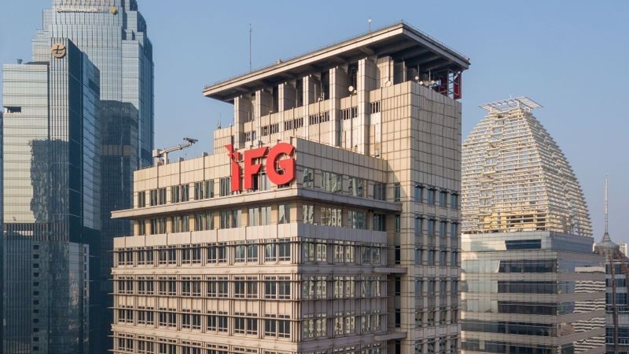 Indonesia Financial Group (IFG) optimis Proyeksi Ekonomi IFG mencapai 5% pada 2025, didorong kinerja positif dan peran vital sektor asuransi. Apa saja faktor pendukungnya?