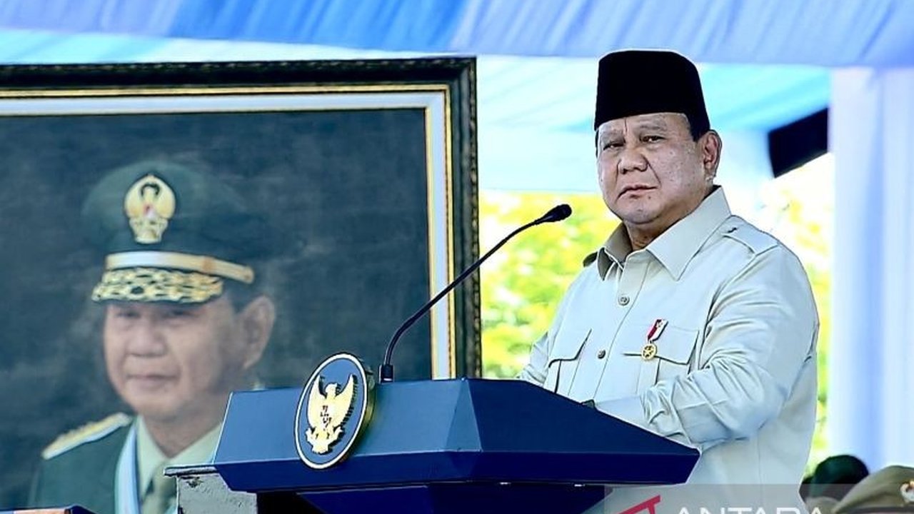 Presiden Prabowo Peringatkan Komandan TNI untuk membina prajurit dengan keras namun tanpa kekejaman, menyusul kasus kematian Prada Lucky. Apa pesan lengkapnya?