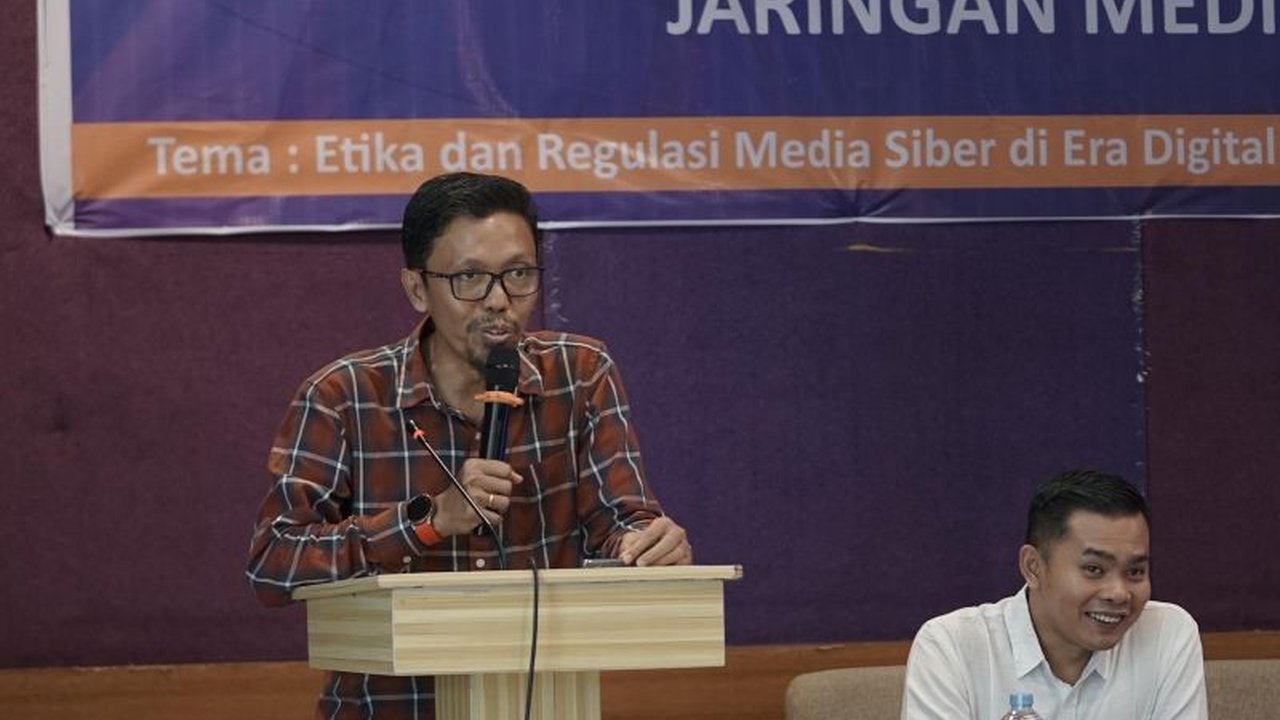 Diskominfo Sulsel tegaskan media sosial tak bisa gantikan peran krusial media arus utama dalam memerangi hoaks dan mencerdaskan masyarakat. Mengapa demikian?