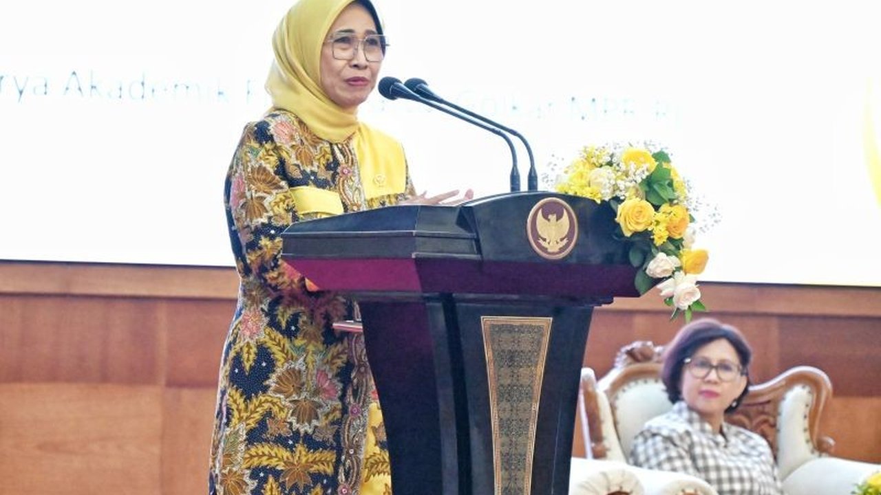 Komisi X DPR RI tengah menggodok revisi UU Sisdiknas untuk mendefinisikan ulang alokasi Anggaran Pendidikan 20 Persen, memicu perdebatan tentang porsi pendidikan kedinasan.