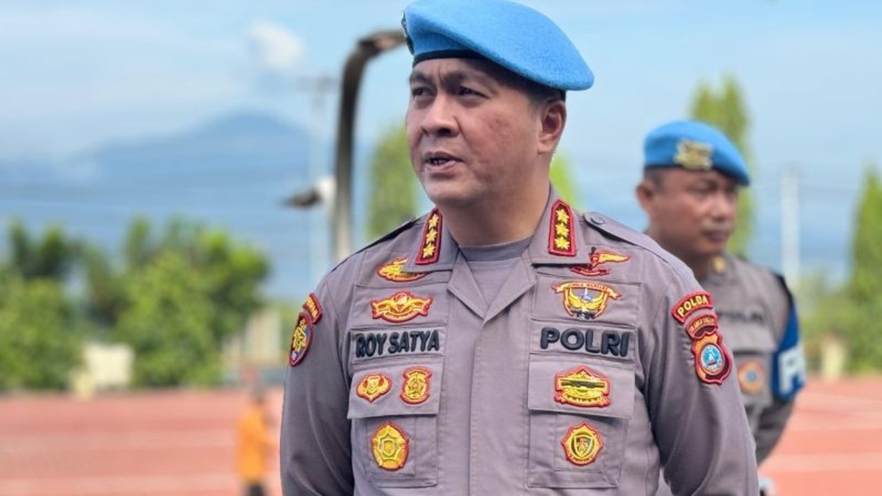 Polda Sulteng memastikan oknum polisi terlibat pengeroyokan di Morowali akan menjalani proses hukum pidana dan etik. Apa sanksi yang menanti mereka?