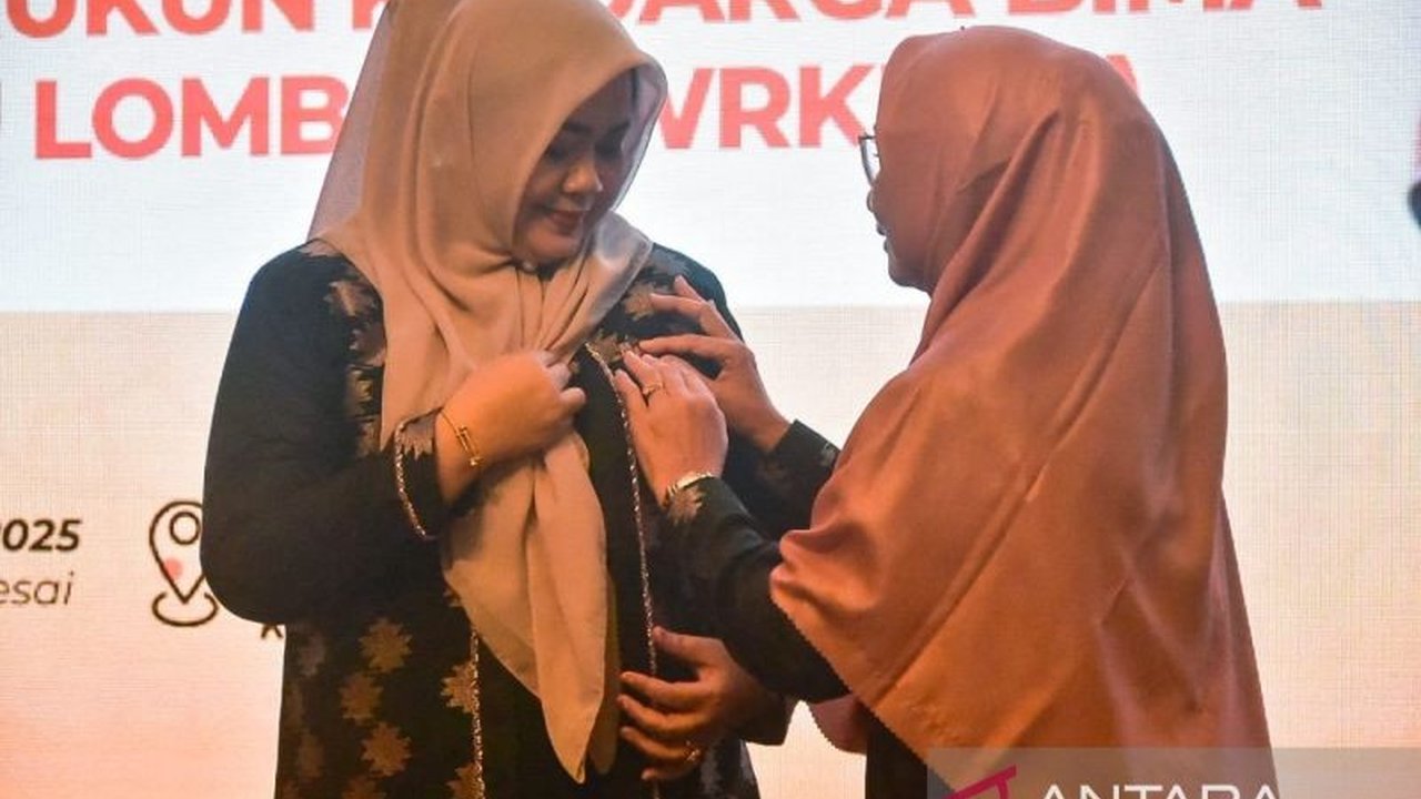 Wakil Gubernur NTB mengajak organisasi perempuan berkolaborasi atasi Stunting di NTB, mengingat prevalensi gizi buruk mencapai 29,8%. Kolaborasi ini diharapkan mempercepat pengentasan masalah gizi.