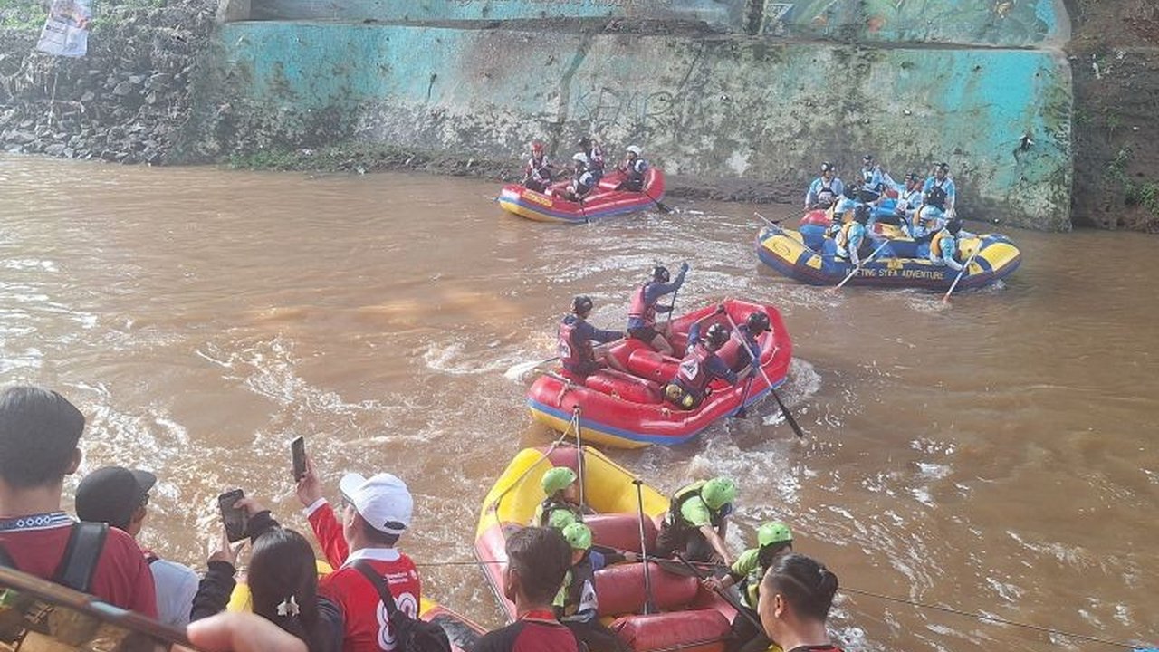 Kementerian Lingkungan Hidup (KLH) menggelar Festival Ciliwung 2025 di Depok. Acara ini mengajak masyarakat peduli pemulihan Sungai Ciliwung yang vital dan multifungsi.
