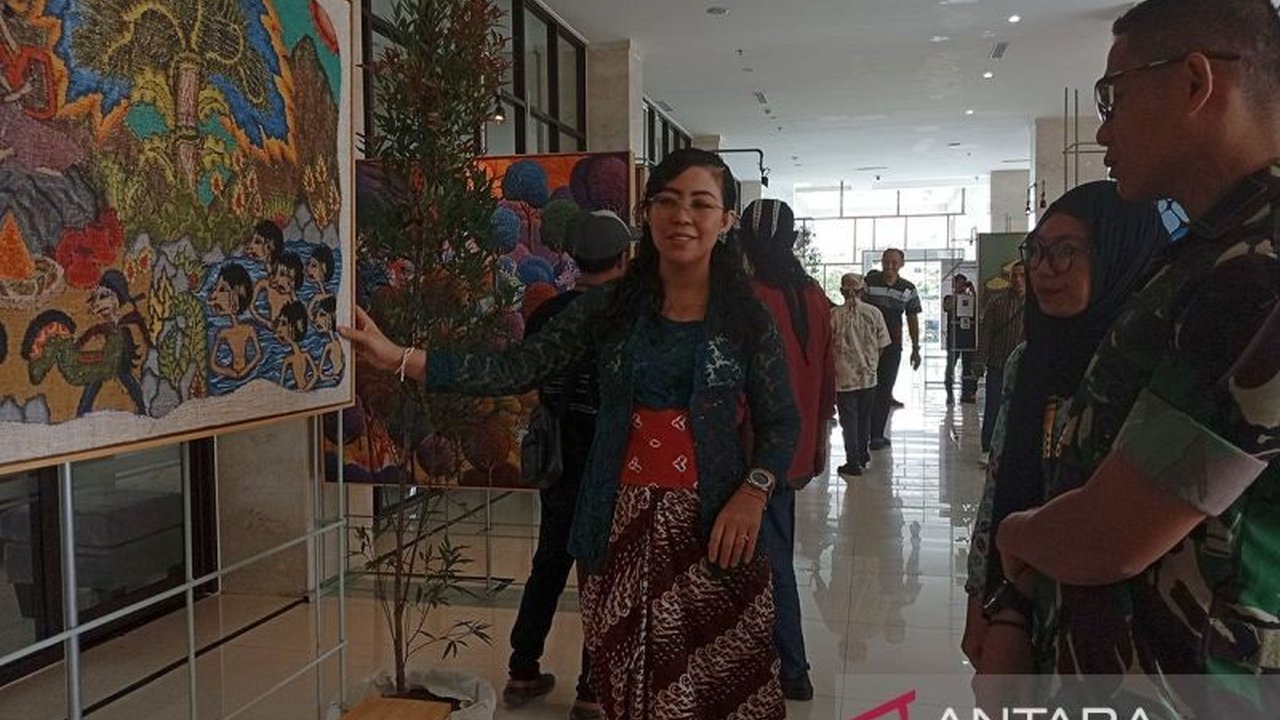 Dandim Purbalingga Letkol Inf. Untung Iswahyudi mendorong masyarakat untuk hidup bahagia dan melestarikan budaya, sejalan dengan pameran lukisan 