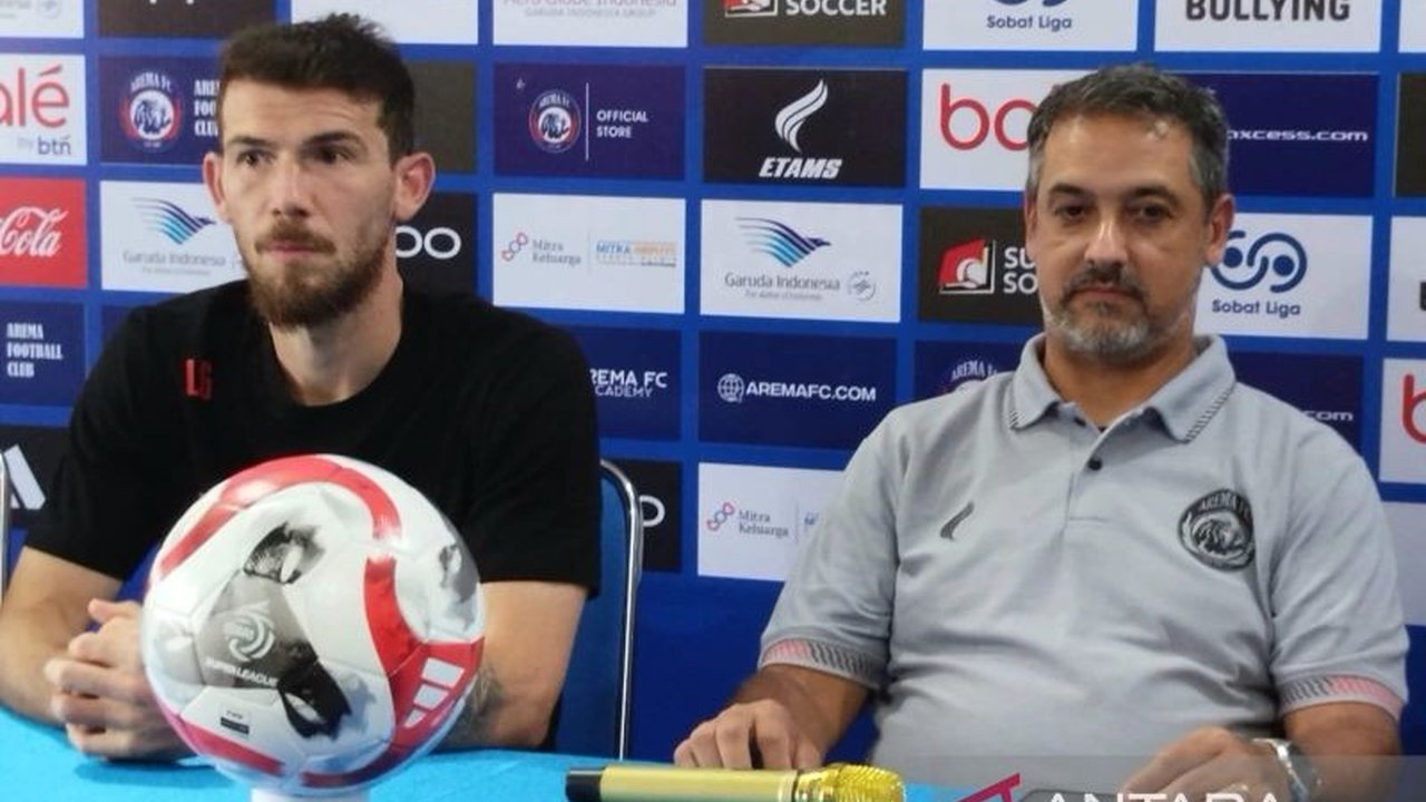 Pelatih Arema FC, Marcos Santos, menjanjikan perubahan signifikan dalam performa tim saat menjamu PSBS Biak di pekan perdana Super League. Akankah Singo Edan bangkit?