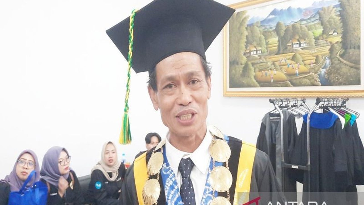 Universitas Lambung Mangkurat (ULM) mengalokasikan dana UKT untuk mendukung pengembangan wirausaha mahasiswa ULM, memberikan modal dan pendampingan. Simak inovasi mereka!