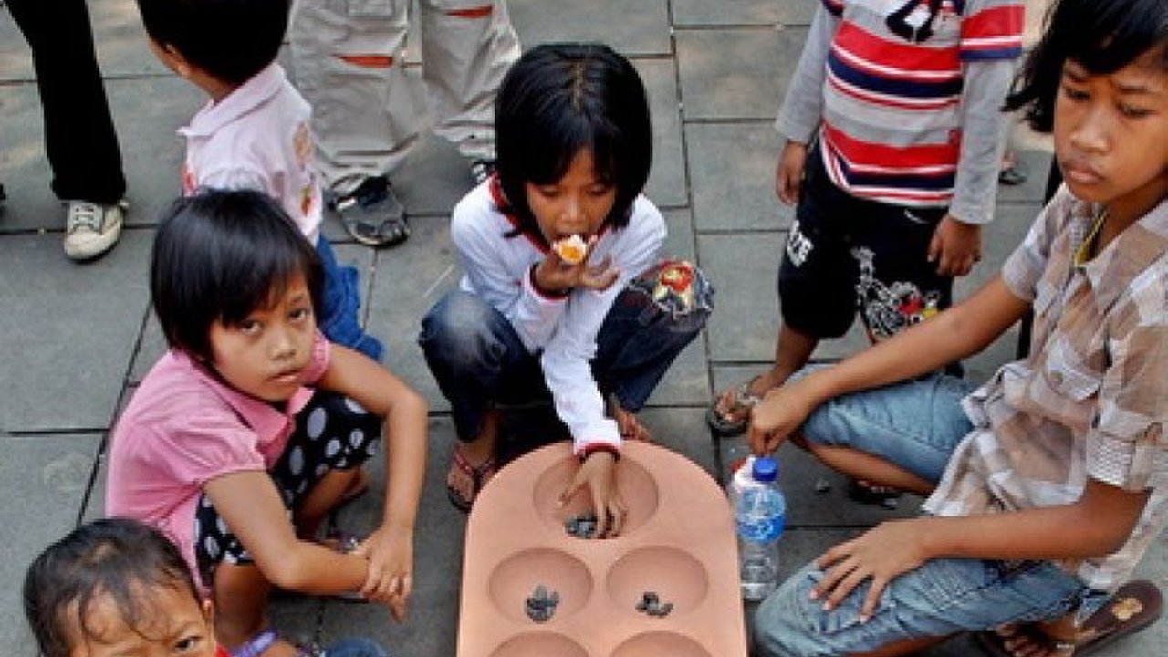 Pemerintah Provinsi DKI Jakarta kini serius melestarikan warisan bangsa. Simak bagaimana permainan tradisional resmi menjadi objek pemajuan kebudayaan yang wajib dilindungi!