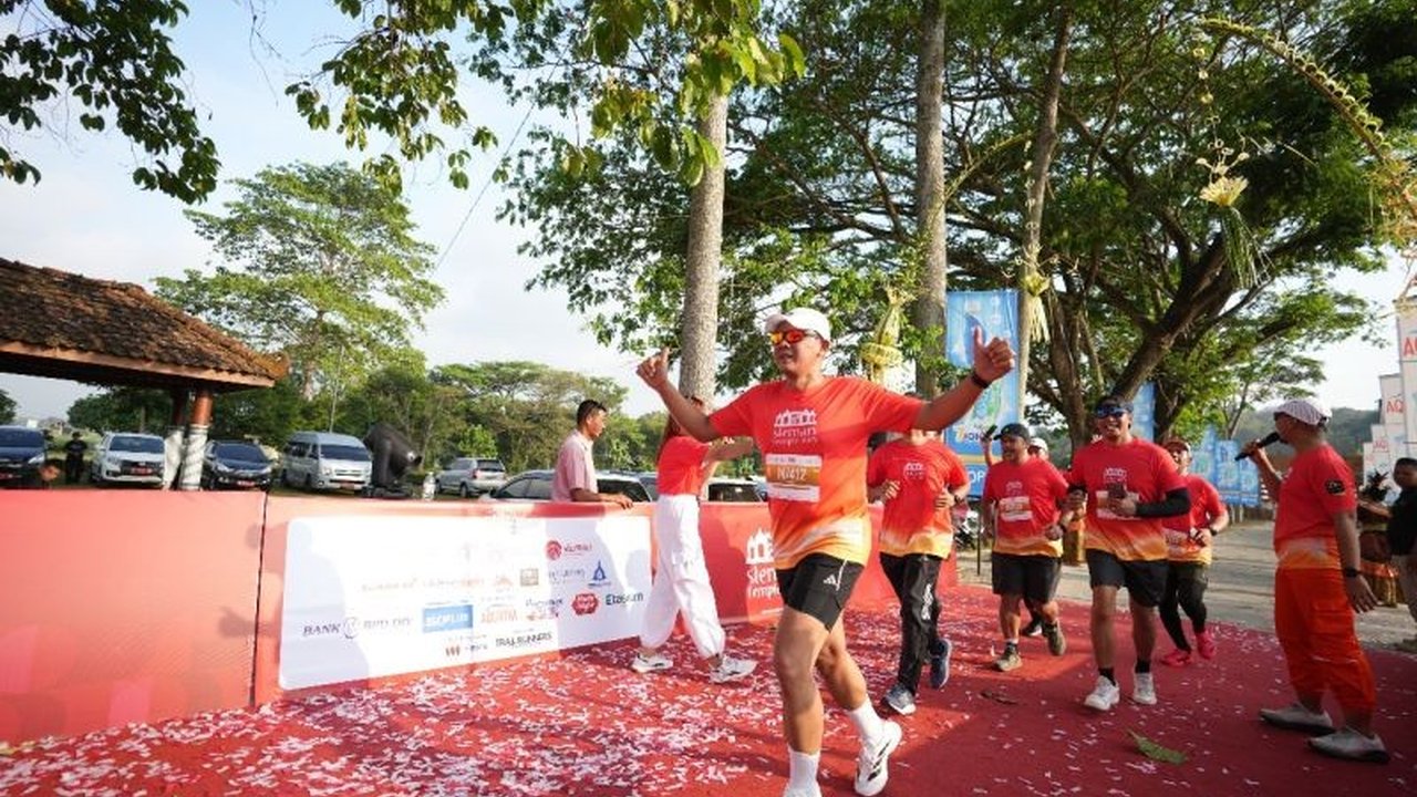 Sleman Temple Run 2025 sukses digelar, menyuguhkan pengalaman unik jelajah pedesaan dan kemegahan candi bagi ribuan pelari, sekaligus dorong ekonomi lokal.
