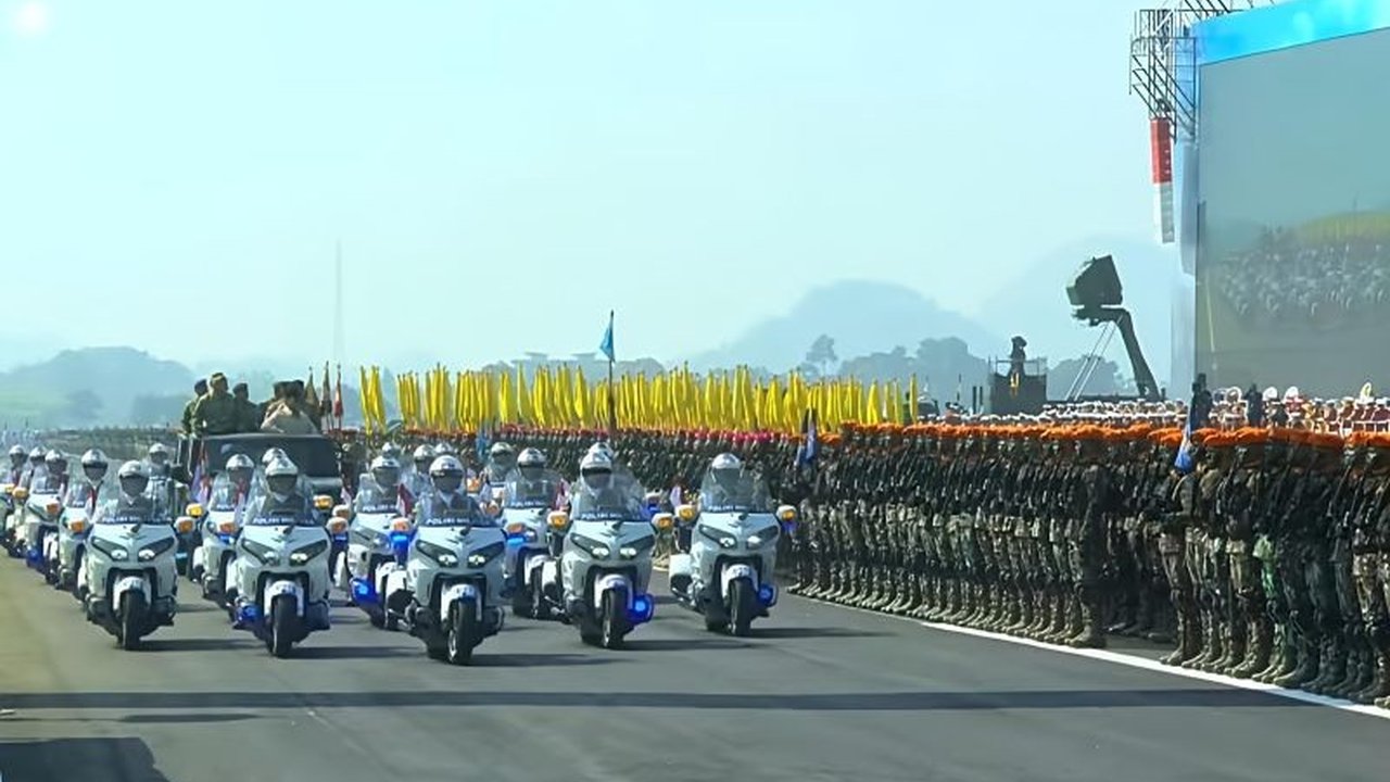 Presiden Prabowo Subianto menyampaikan pesan penting kepada prajurit muda TNI agar tak melupakan sejarah perjuangan bangsa, menekankan pentingnya kekuatan militer tangguh.