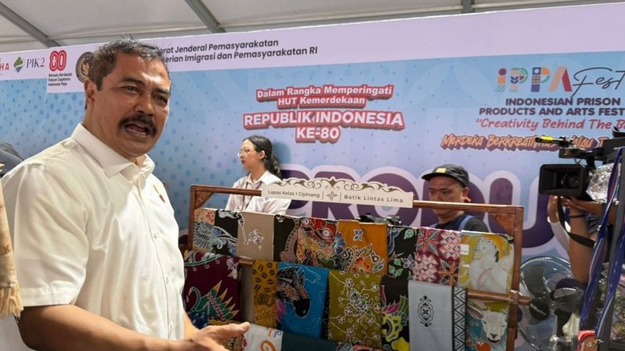 Menteri Imipas Agus Andrianto mengapresiasi tinggi kualitas Batik Warga Binaan Cipinang yang dipamerkan di IPPAFest 2025, membuktikan kreativitas tanpa batas.