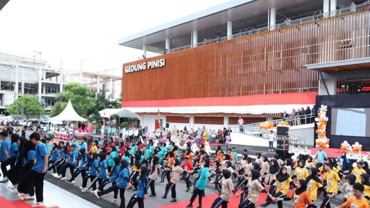 Kabupaten Bulukumba kembali menorehkan prestasi gemilang dengan meraih penghargaan Bulukumba Kota Layak Anak kategori madya, menunjukkan komitmen kuat terhadap perlindungan anak.