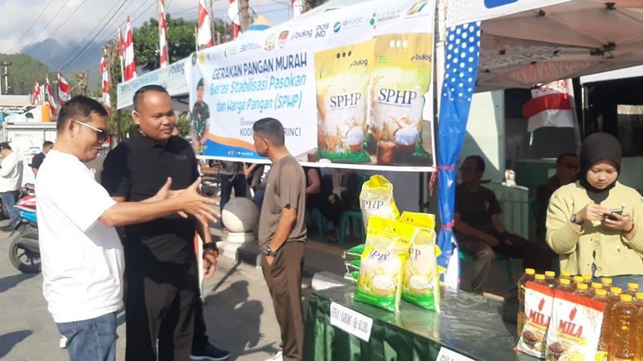 Kodim 0417/Kerinci bersama Bulog Kerinci menggelar Pasar Murah Kerinci menyambut HUT RI ke-80, menyediakan kebutuhan pokok dengan harga terjangkau. Simak bagaimana kegiatan ini meringankan beban masyarakat.