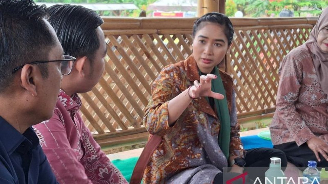 Wakil Menteri Pariwisata Ni Luh Puspa optimistis Desa Wisata Arjasa di Jember dapat menjadi penggerak ekonomi lokal. Simak bagaimana program ini memberdayakan masyarakat.