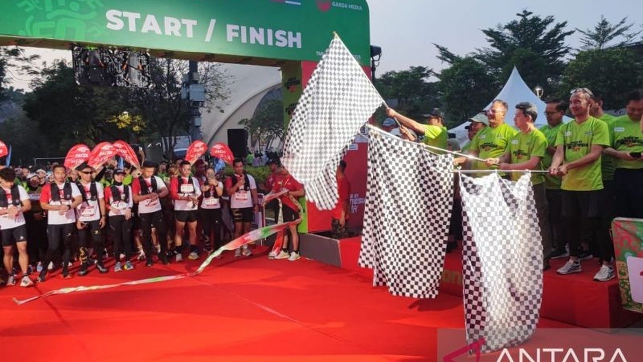 Ajang 'Made In Indonesia Run' di TMII sukses menarik 5.000 pelari, menggaungkan semangat cinta produk lokal dan mendukung ekonomi bangsa.