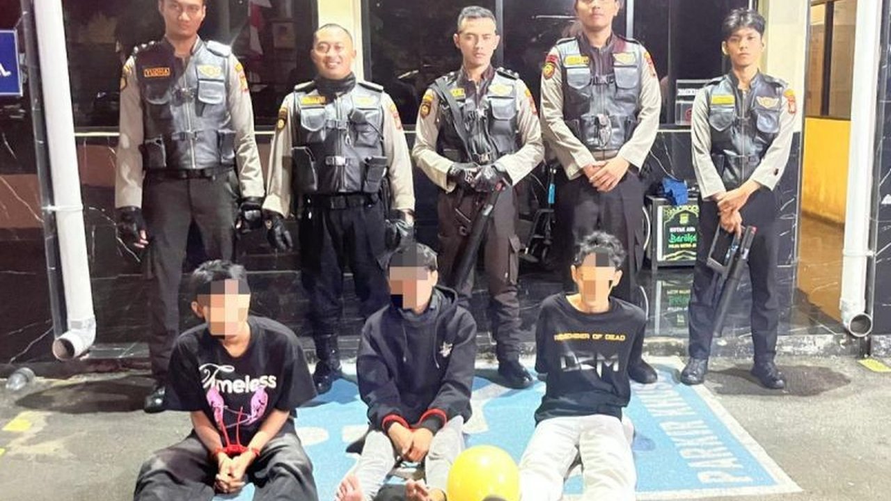 Polres Metro Jakarta Pusat berhasil mengamankan tujuh remaja yang diduga hendak tawuran di dua lokasi berbeda, menegaskan komitmen polisi dalam memberantas Tawuran Remaja Jakarta Pusat.